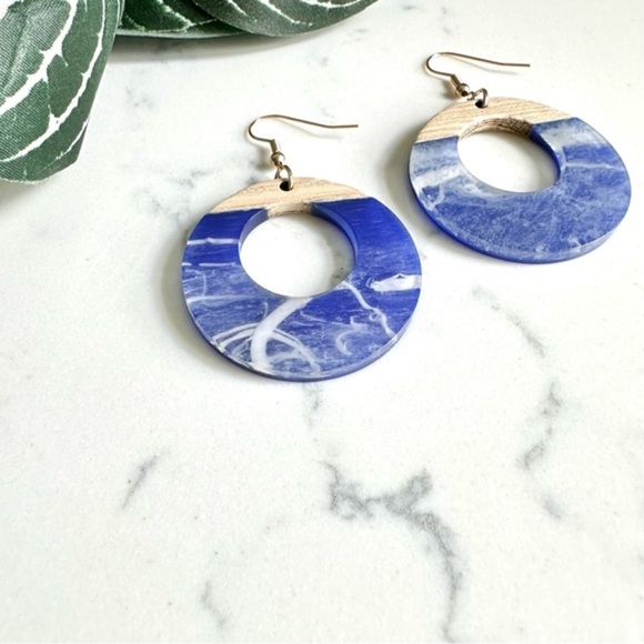 2/$30🌵 Bohemian Drift Away Marbled Blue Resin & Wood Earrings Circle Boho NEW - Picture 4 of 7